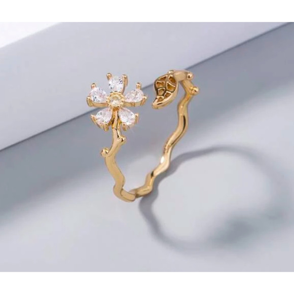 Flower Ring Adjustable One Size Womens Wrap Cuff Rhinestone Daisy Gold tone New - Picture 2 of 9